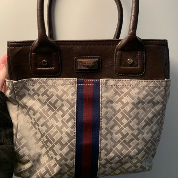 Tommy Hilfiger Purse (BEST OFFER) - Picture 1 of 6